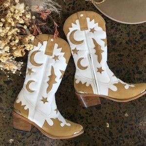 Wandering Coyote x Rue De Seine cowboy boots